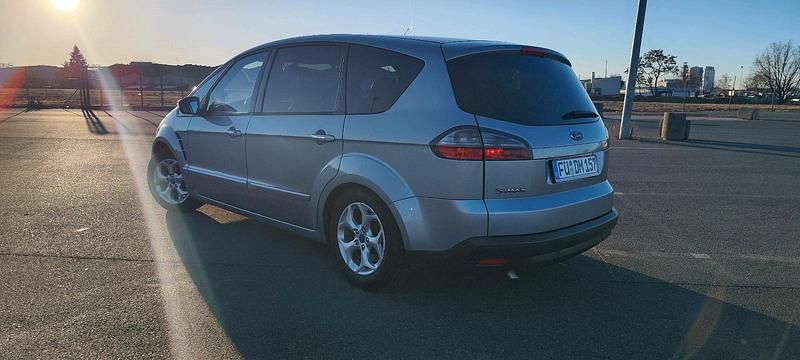 Grau Gebraucht 2009 Ford S-MAX S Van / Kleinbus | 3.500 € (Fairer Preis) - Bild 1/4