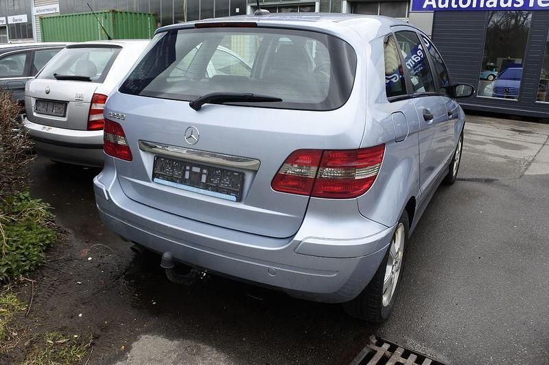 Gebraucht Mercedes B200 Edition 136 PS (100 kW) 2008 Blau Van / Kleinbus