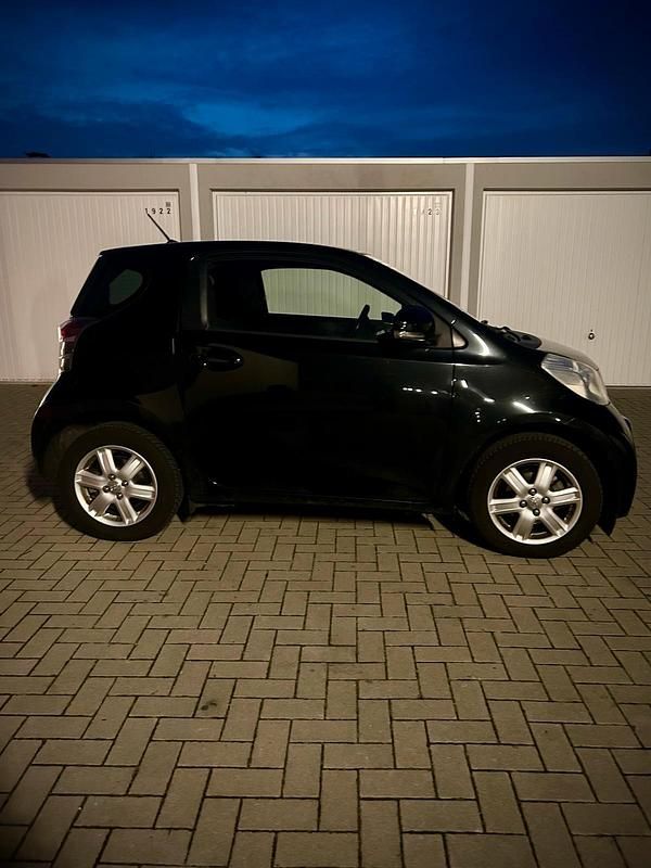 Gebraucht Toyota iQ 68 PS (50 kW) 2009 Schwarz Kleinwagen