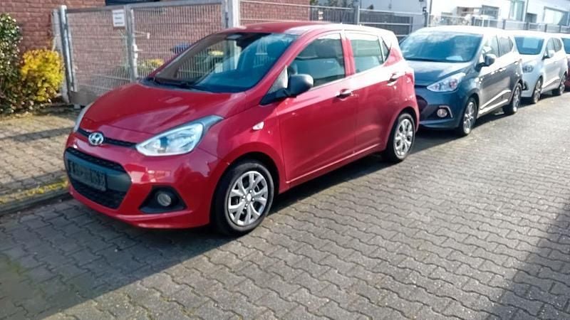 Rot Gebraucht 2015 Hyundai i10 Classic Kleinwagen | 8.750 € (Etwas zu teuer) - Bild 1/4