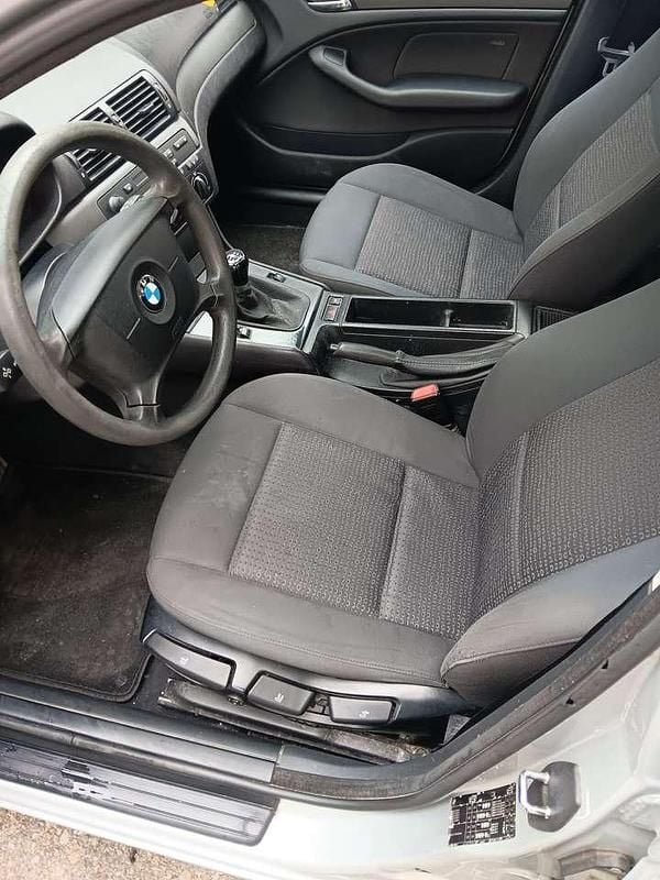 Gebraucht BMW 318 Sport Line 116 PS (85 kW) 2004 Silber Kombi