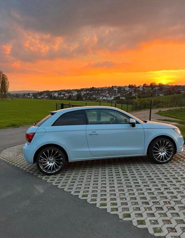 Blau Gebraucht 2012 Audi A1 Kleinwagen | 5.200 € (Guter Preis) - Bild 1/4