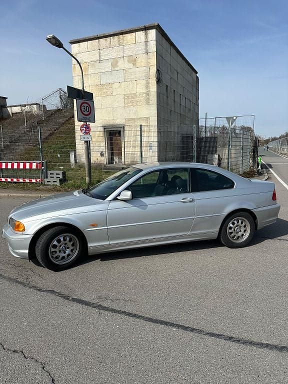 Gebraucht BMW 320 Basis 170 PS (125 kW) 2001 Silber Coupé