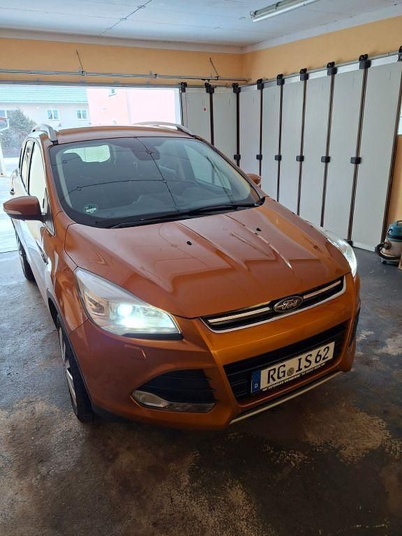 Gebraucht Ford Kuga Individual 150 PS (110 kW) 2016 Orange SUV