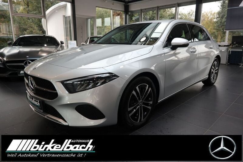 Iridiumsilber metalliclack Gebraucht 2023 Mercedes A180 Advanced Limousine | 27.890 € (Fairer Preis) - Bild 1/4