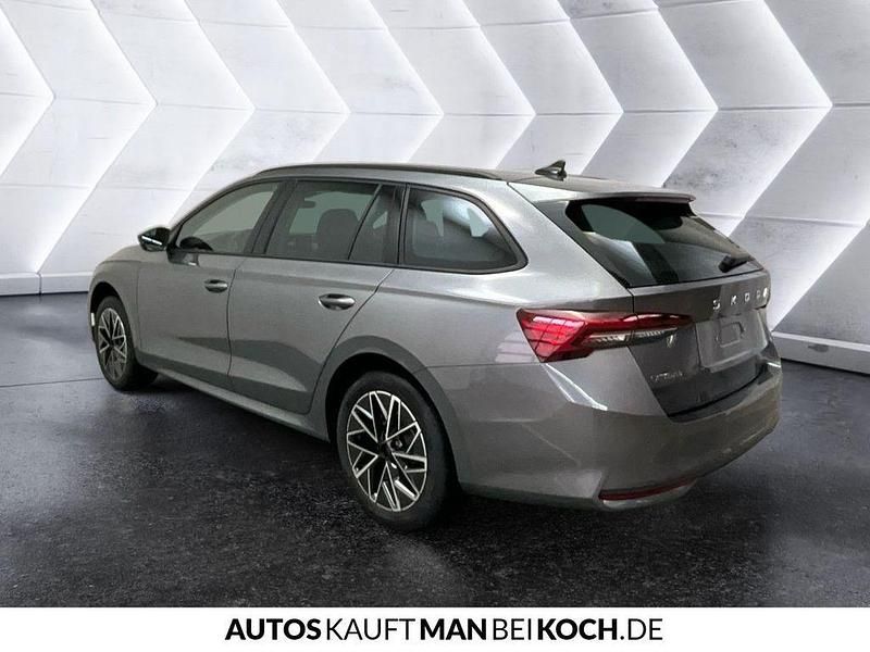 Neu Skoda Octavia Selection 150 PS (110 kW) 2026 Grau Kombi