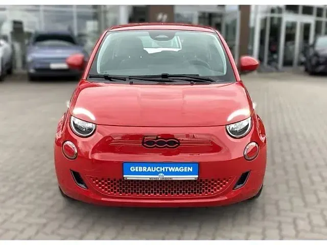 Gebraucht Fiat 500e Red 86 kW (118 PS) 2022 Red vr111/a) (rot Kleinwagen