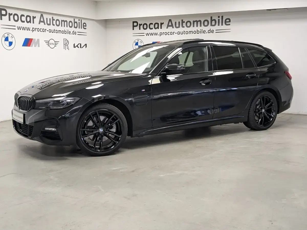 Gebraucht BMW 320e M Sport 204 PS (150 kW) 2021 Schwarz Kombi