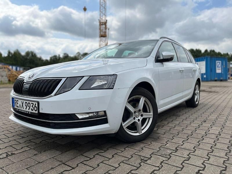 Weiß Gebraucht 2019 Skoda Octavia Style Kombi | 11.865 € (Superpreis) - Bild 1/4