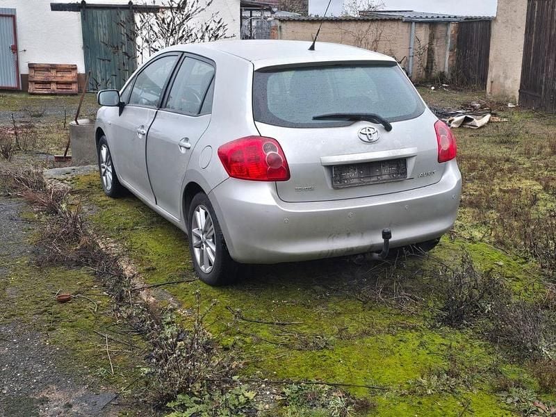 Gebraucht Toyota Auris 101 PS (74 kW) 2009 Silber Kleinwagen
