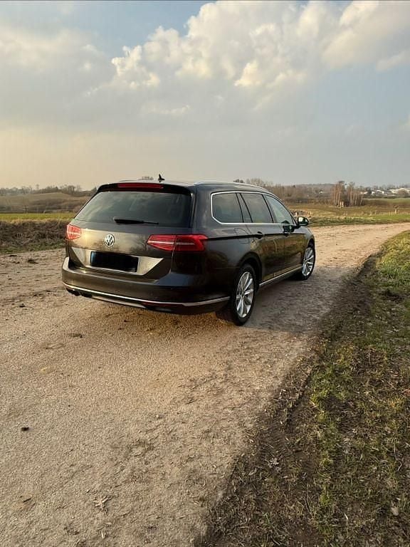 Gebraucht VW Passat Highline 179 PS (131 kW) 2018 Grau Kombi