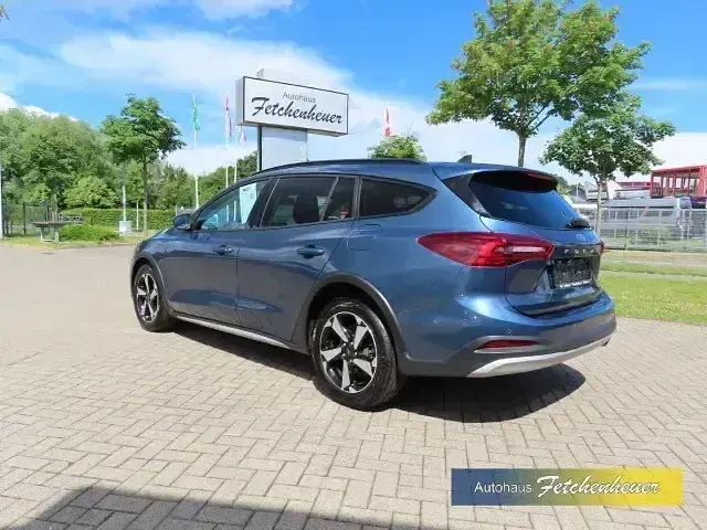 Gebraucht Ford Focus Active X 125 PS (91 kW) 2023 Blau Kombi