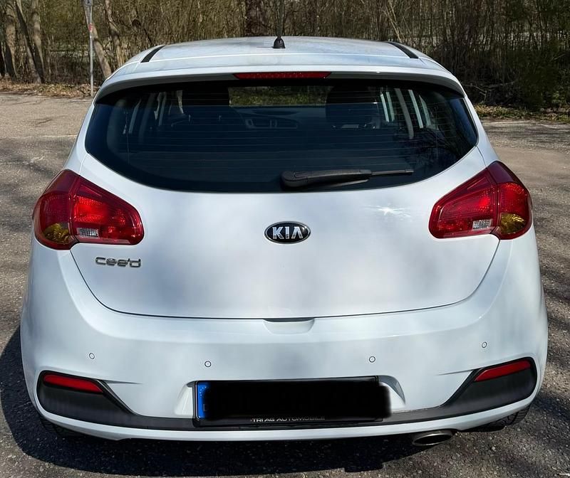Gebraucht Kia Ceed Edition 7 99 PS (72 kW) 2014 Weiß Kleinwagen