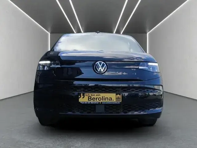 Gebraucht VW Multivan Life 150 PS (110 kW) 2025 Deep black perleffekt Van / Kleinbus