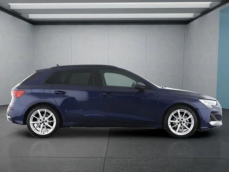 Gebraucht Audi A3 Sportback 116 PS (85 kW) 2024 Blau Kleinwagen