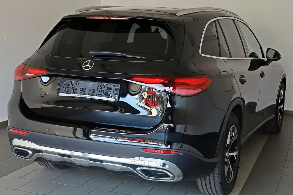 Gebraucht Mercedes GLC220 197 PS (144 kW) 2023 Schwarz SUV