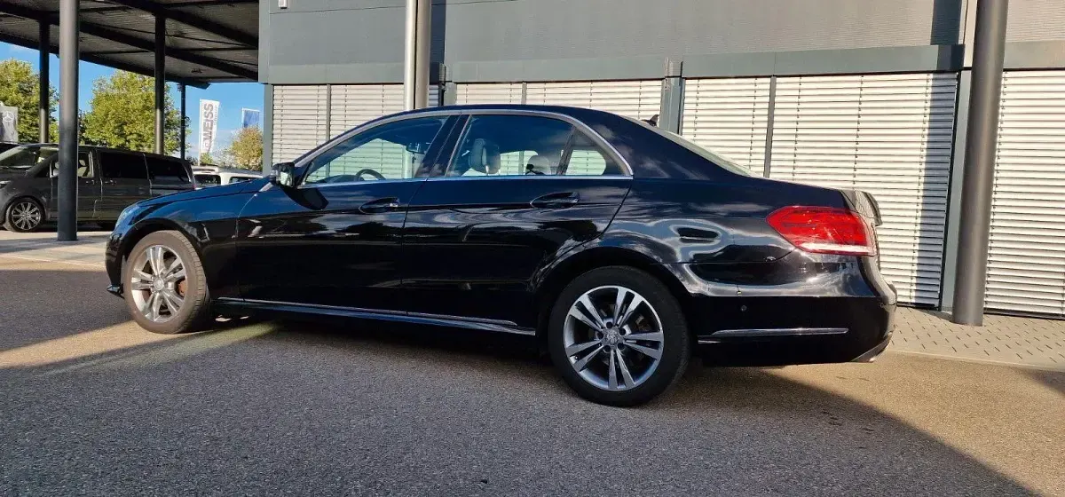 Gebraucht Mercedes E350 Avantgarde 306 PS (225 kW) 2013 Schwarz Limousine