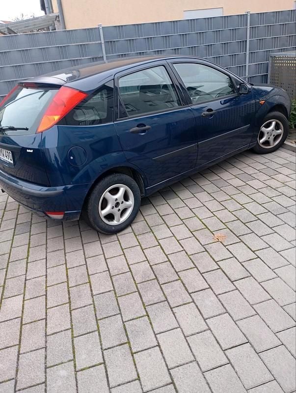 Blau Gebraucht 2003 Ford Focus Kleinwagen | 450 € (Superpreis) - Bild 1/3