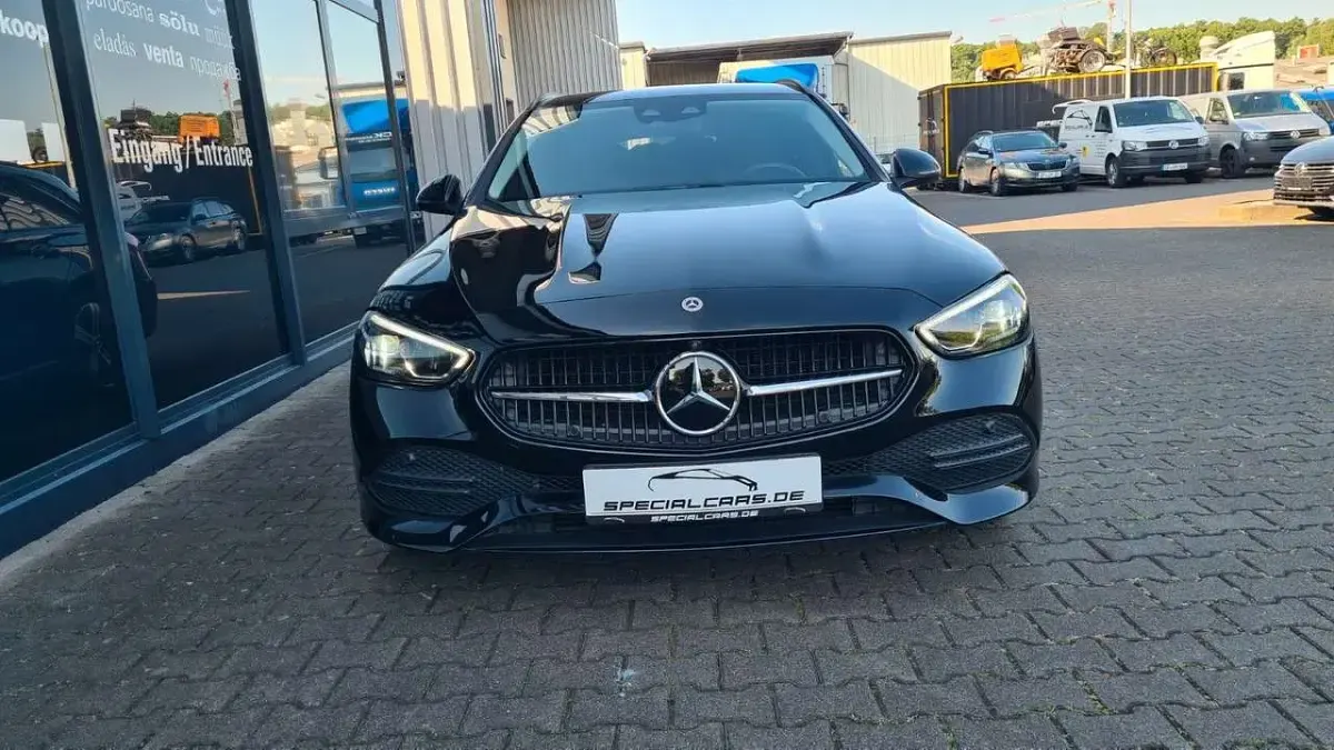 Gebraucht Mercedes C200 Night 163 PS (119 kW) 2023 Schwarz Kombi