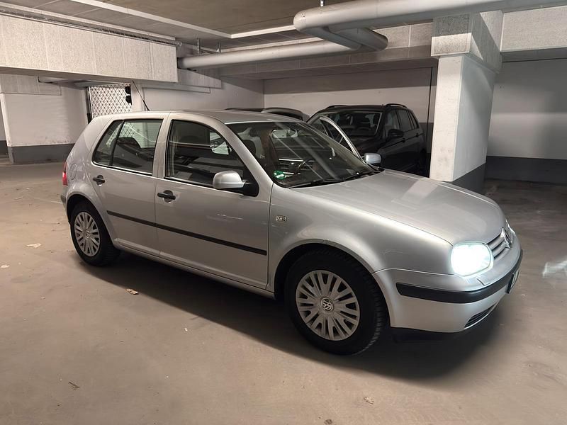 Brugt VW Golf IV 101 HK (74 kW) 2002 Sølv Hatchback