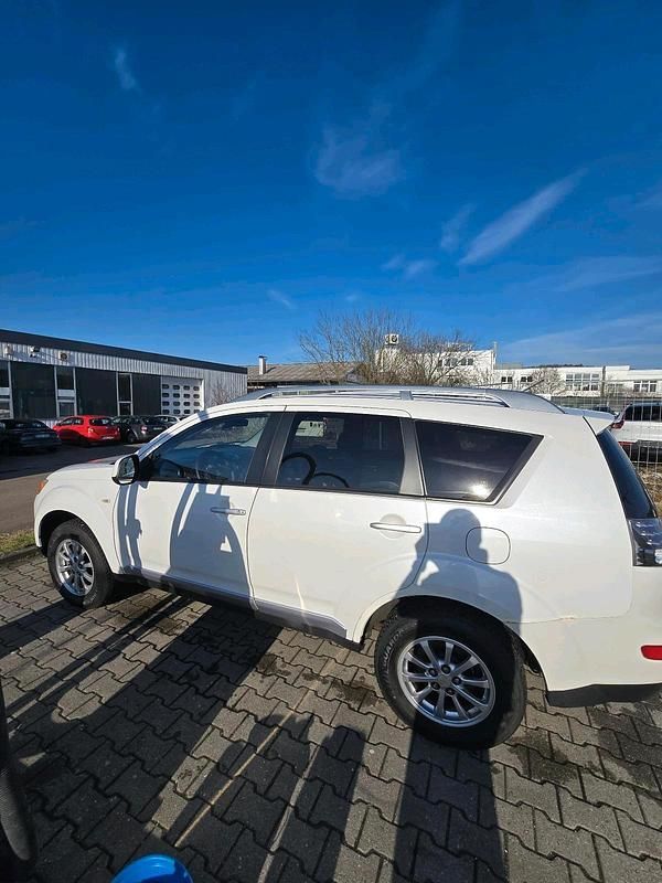 Gebraucht Mitsubishi Outlander 156 PS (114 kW) 2009 Weiß SUV