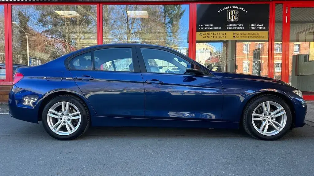 Gebraucht BMW 330 Advantage 184 PS (135 kW) 2017 Blau Limousine