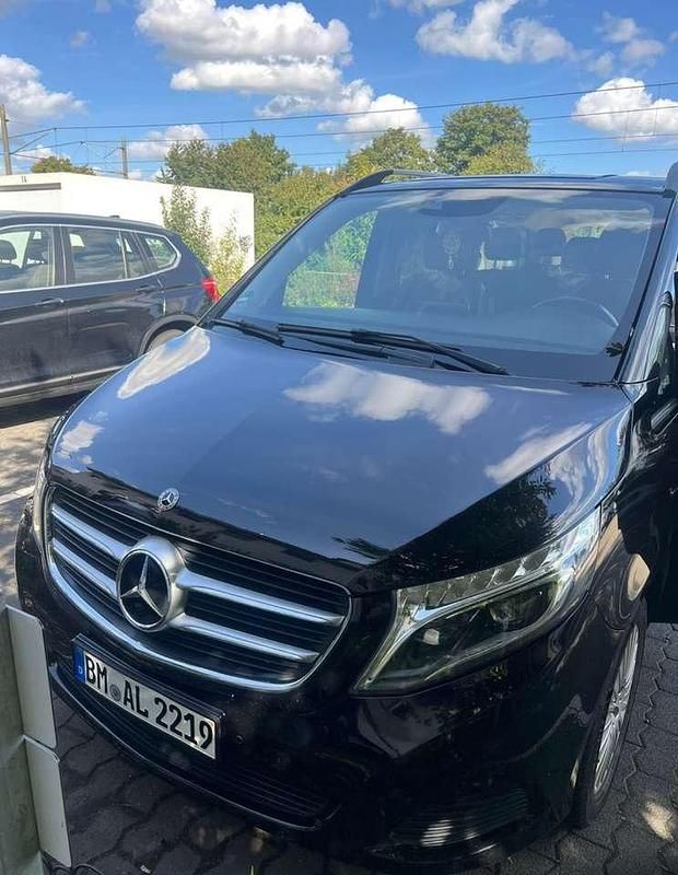 Schwarz Gebraucht 2017 Mercedes V220 Van / Kleinbus | 30.000 € (Superpreis) - Bild 1/4