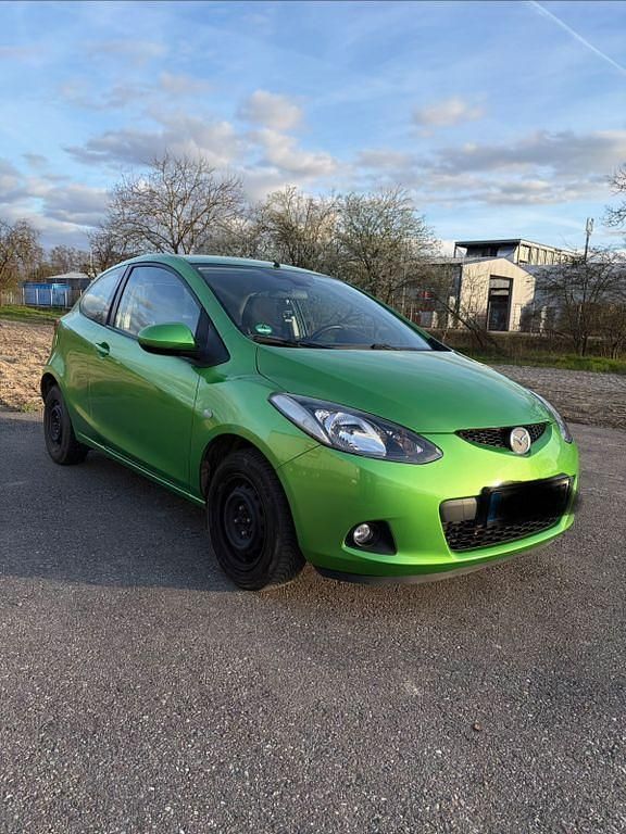 Gebraucht Mazda 2 Inclusive 86 PS (63 kW) 2009 Grün Kleinwagen