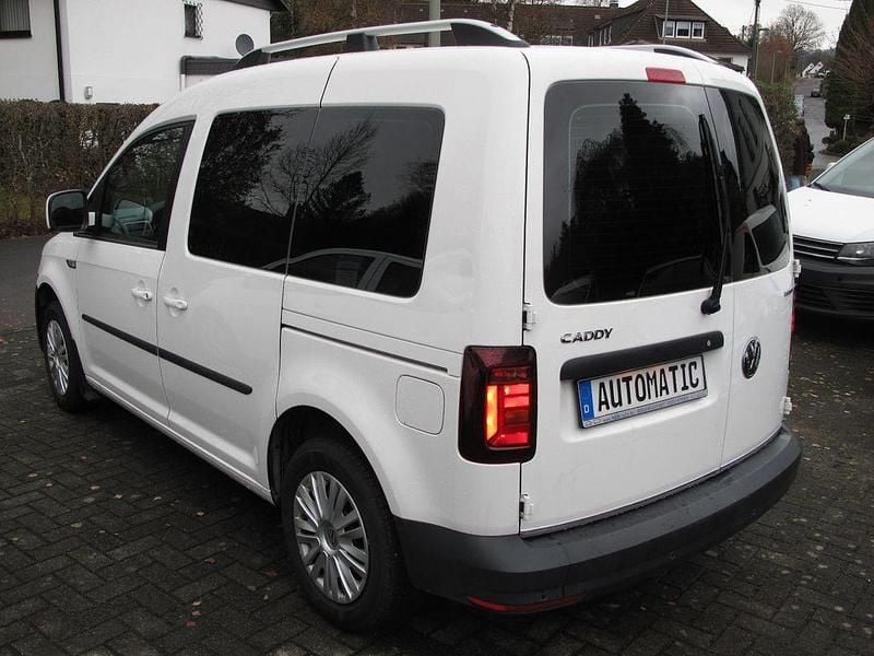 Second-hand VW Caddy 110 CP (80 kW) 2018 Alb Monovolum