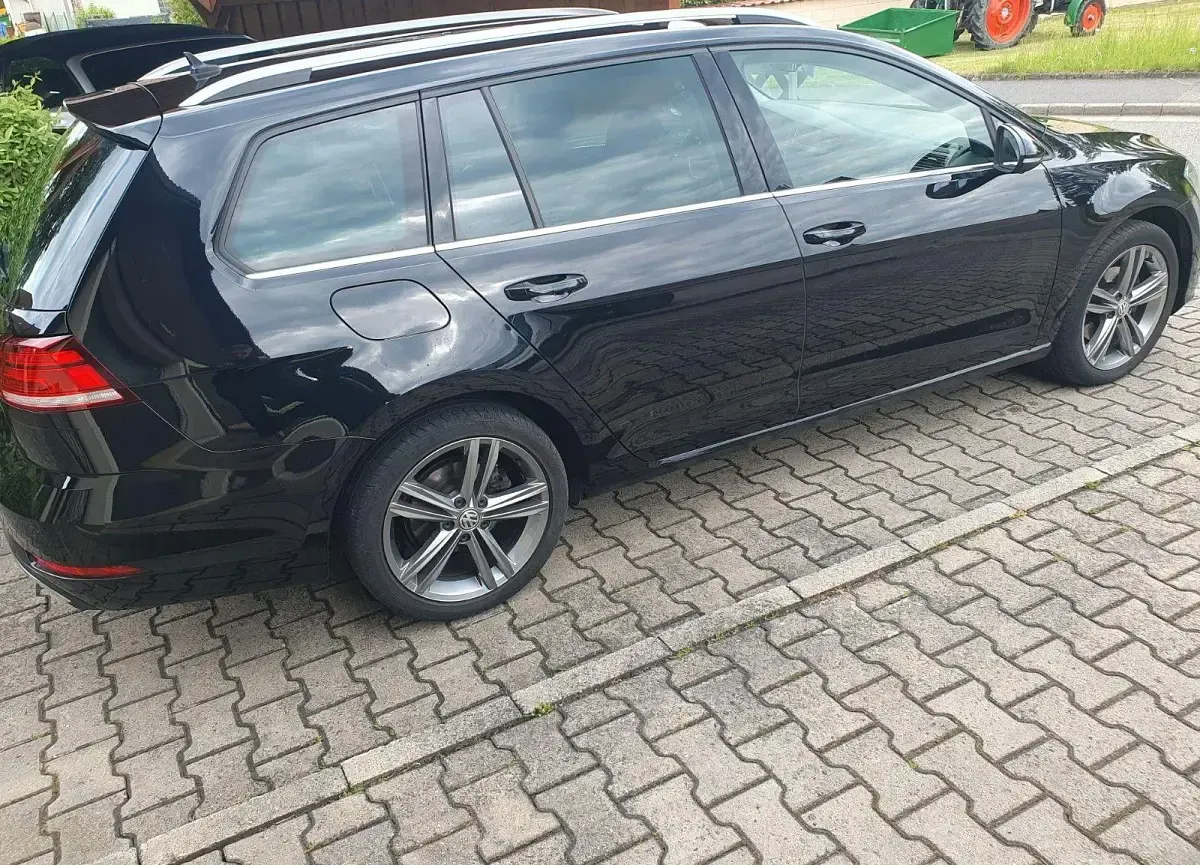 Gebraucht VW Golf VII Highline 150 PS (110 kW) 2020 Schwarz Kombi