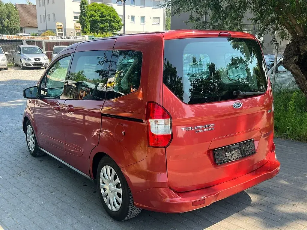 Gebraucht Ford Tourneo Courier Trend 101 PS (74 kW) 2015 Rot Van / Kleinbus
