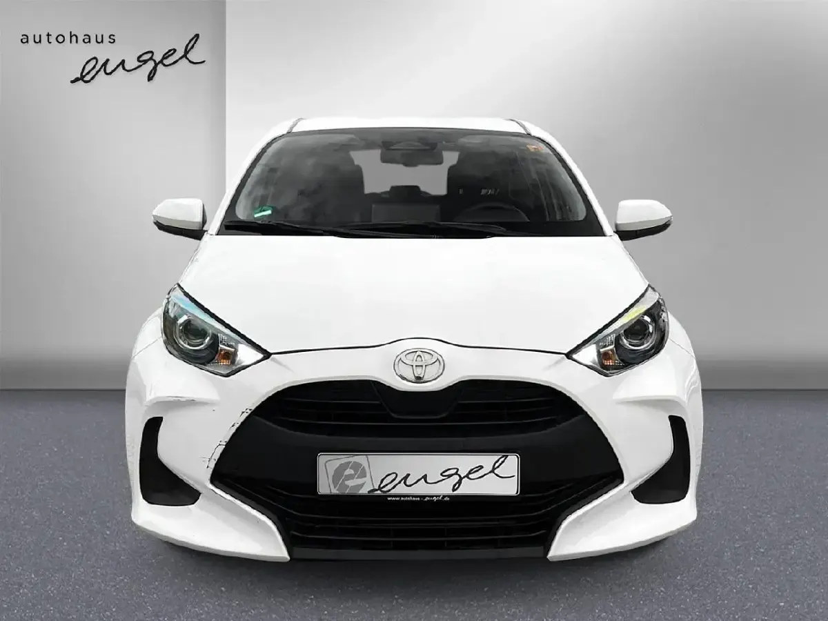 Gebraucht Toyota Yaris Hybrid Edition 116 PS (85 kW) 2025 Weiß Kleinwagen