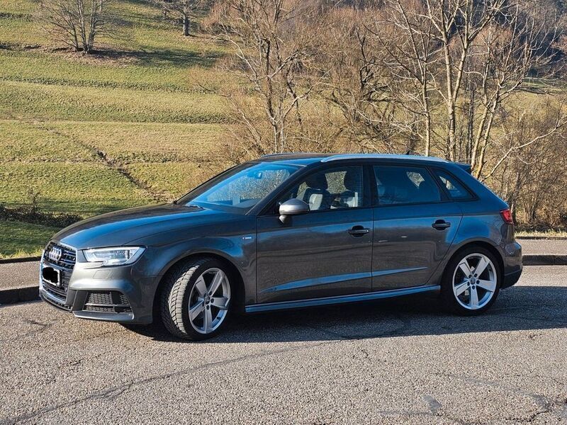 Grau Gebraucht 2019 Audi A3 Sportback S-Line Limousine | 20.599 € (Fairer Preis) - Bild 1/4