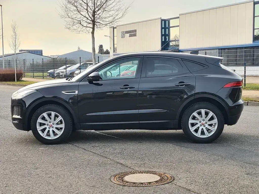 Używany Jaguar E-Pace Basis 150 KM (110 kW) 2020 Czarny SUV
