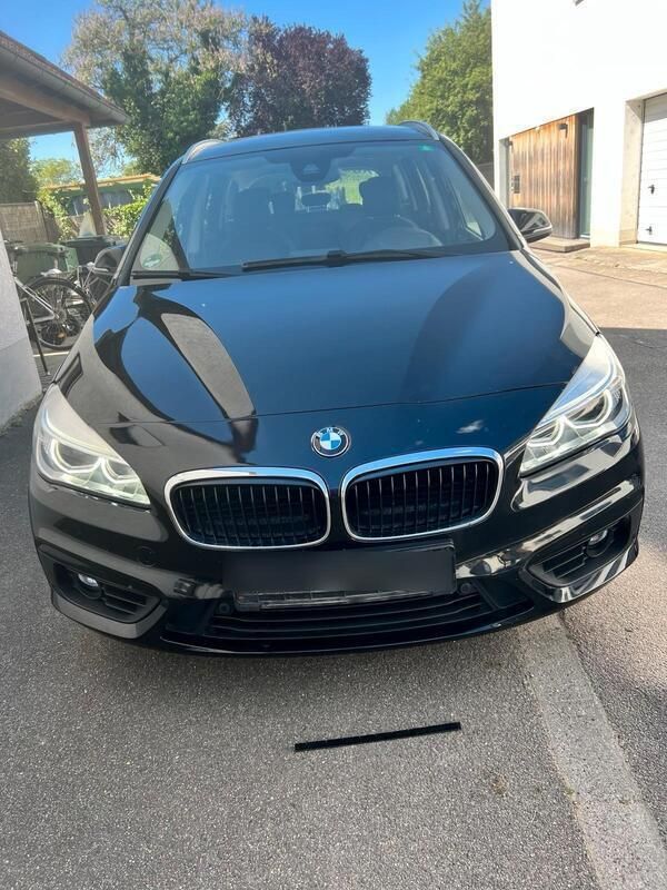 Schwarz Gebraucht 2017 BMW 218 Gran Tourer Comfort Edition Van / Kleinbus | 12.000 € (Guter Preis) - Bild 1/4