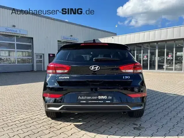 Neu Hyundai i30 140 PS (102 kW) 2025 Abyss black pearl Limousine