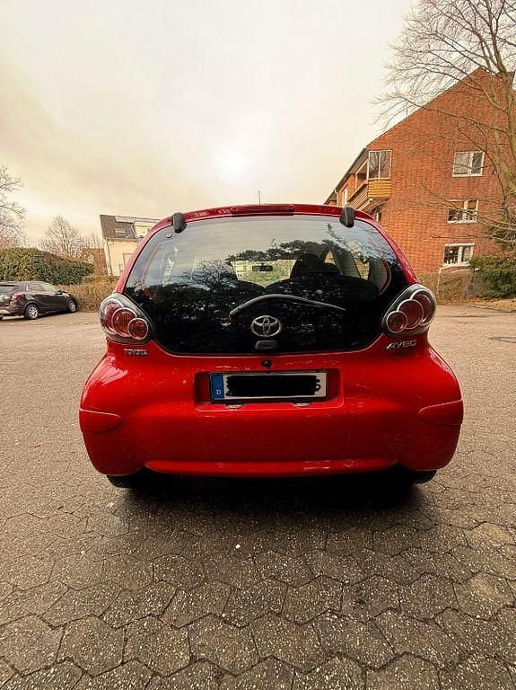 Gebraucht Toyota Aygo 68 PS (50 kW) 2011 Rot Kleinwagen