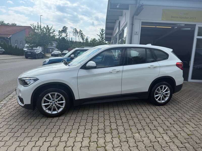 Alpinweiss iii Gebraucht 2016 BMW X1 SUV | 15.900 € (Fairer Preis) - Bild 1/4