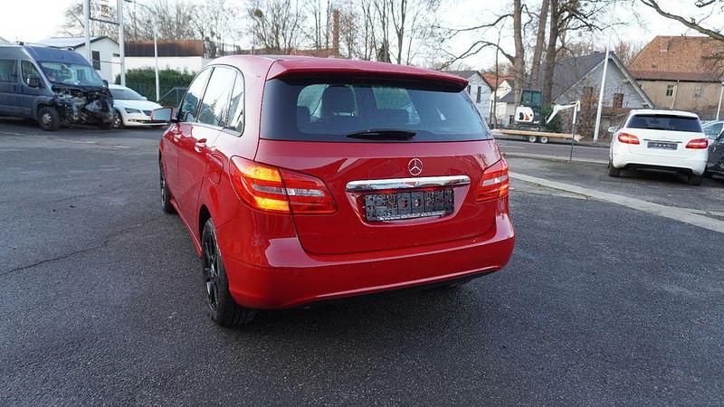 Gebraucht Mercedes B180 156 PS (114 kW) 2015 Van / Kleinbus
