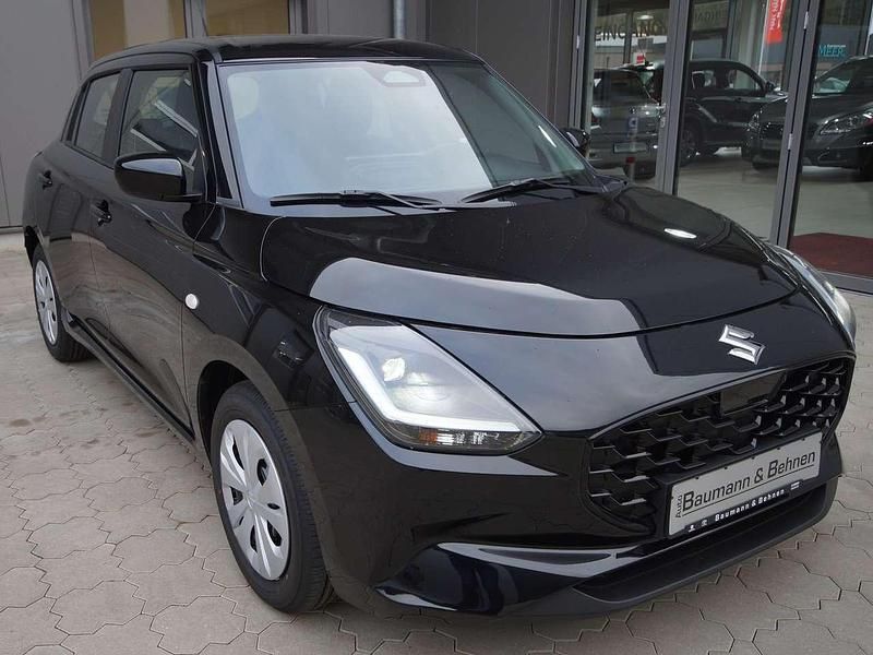 Gebraucht Suzuki Swift Club 83 PS (61 kW) 2025 Super black pearl Limousine