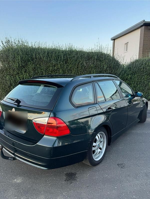Gebraucht BMW 318 122 PS (89 kW) 2007 Grün Kombi