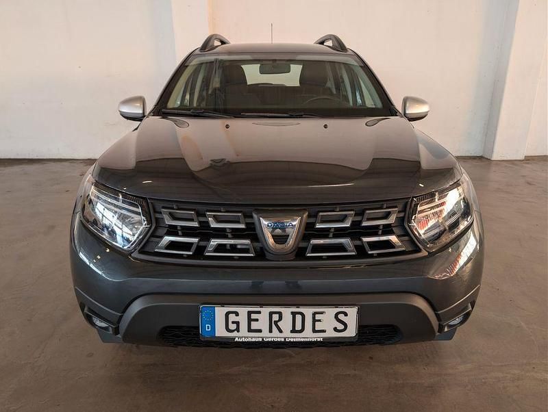 Gebraucht Dacia Duster 131 PS (96 kW) 2022 Grau SUV