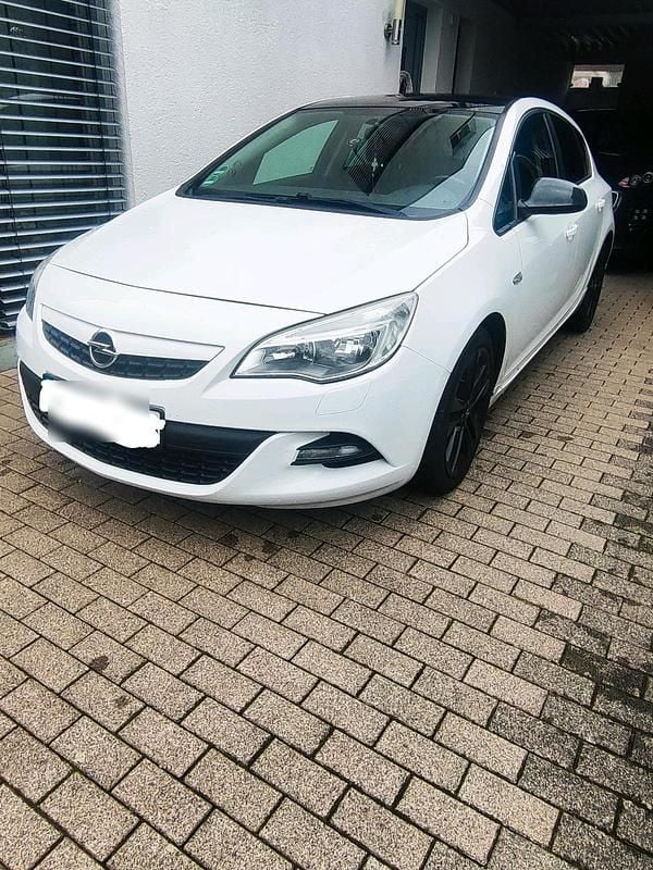 Weiß Gebraucht 2012 Opel Astra Kleinwagen | 5.000 € (Fairer Preis) - Bild 1/4