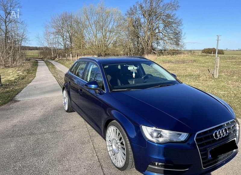 Gebraucht Audi A3 Ambiente 125 PS (91 kW) 2015 Blau Kleinwagen