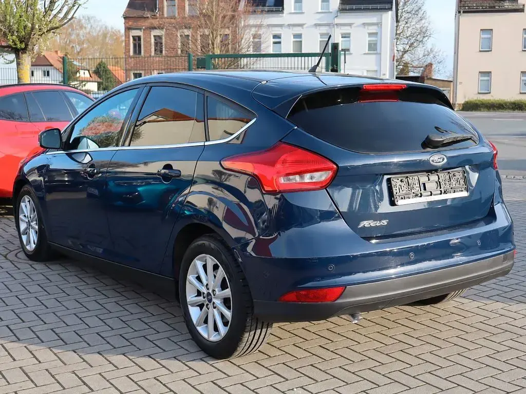 Używany Ford Focus Titanium 120 KM (88 kW) 2017 Niebieski Sedan/Limuzyna