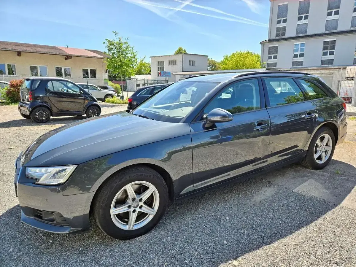 Gebraucht Audi A4 Basis 122 PS (89 kW) 2019 Grau Kombi