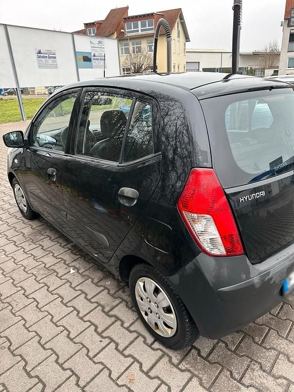Gebraucht Hyundai i10 66 PS (48 kW) 2010 Schwarz Kleinwagen