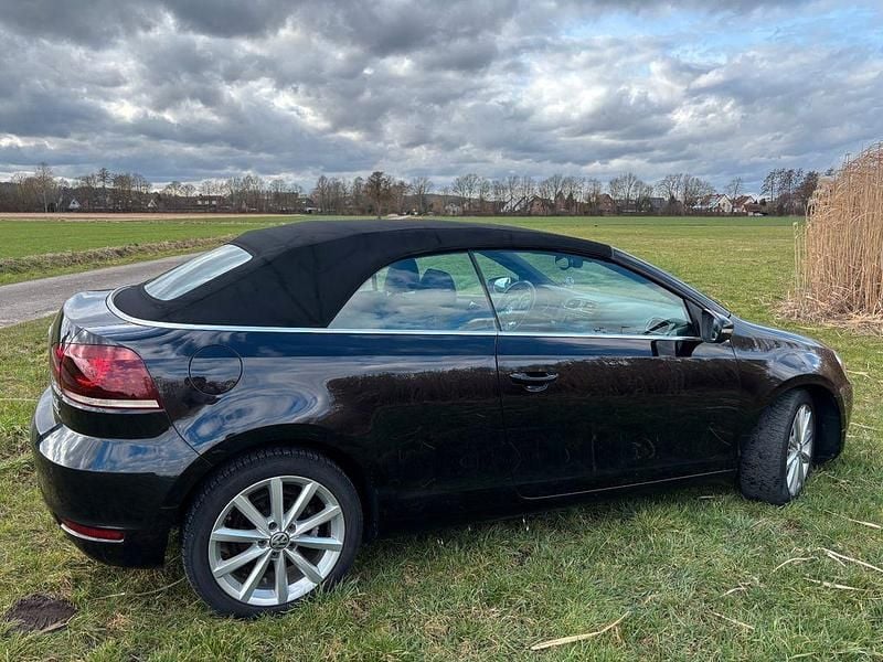 Gebraucht VW Golf Cabriolet LOUNGE 105 PS (77 kW) 2016 Schwarz Cabrio