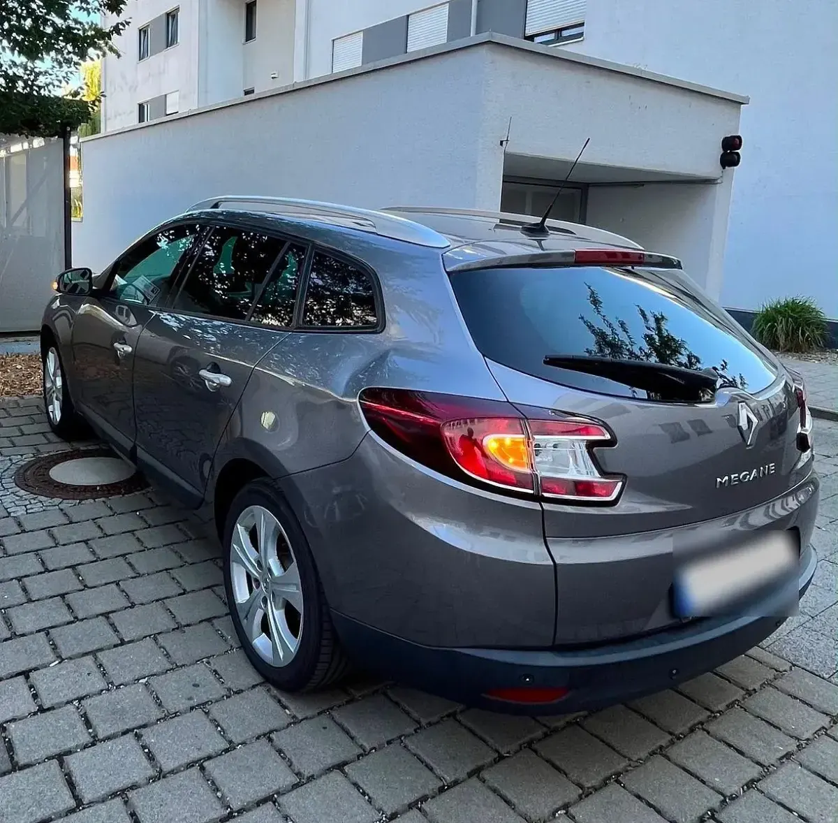 Gebraucht Renault Mégane GrandTour 131 PS (96 kW) 2011 Grau Kombi