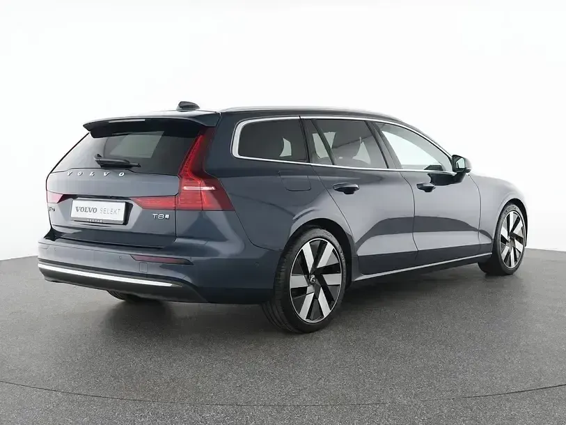 Gebraucht Volvo V60 Plus 455 PS (334 kW) 2024 Blau Kombi